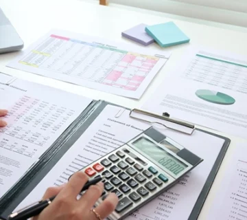 إيقاف الخدمات المالية